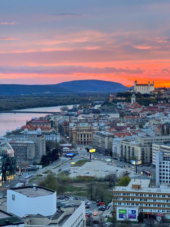 Voir Apartment Bratislava Buitenkant foto