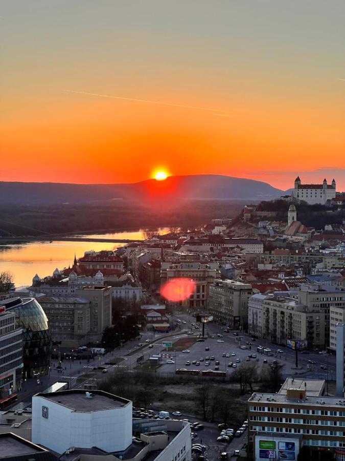 Voir Apartment Bratislava Buitenkant foto