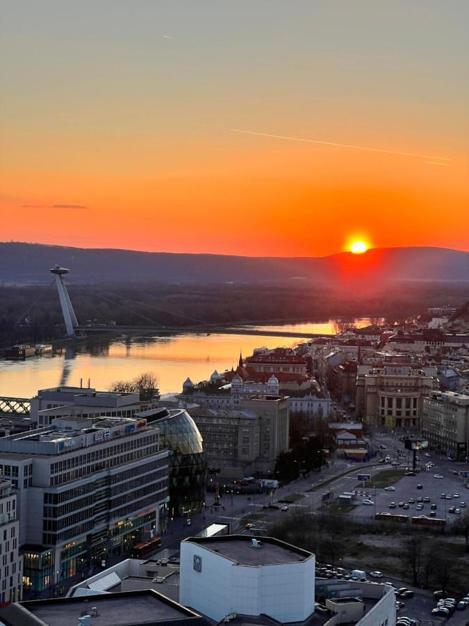 Voir Apartment Bratislava Buitenkant foto